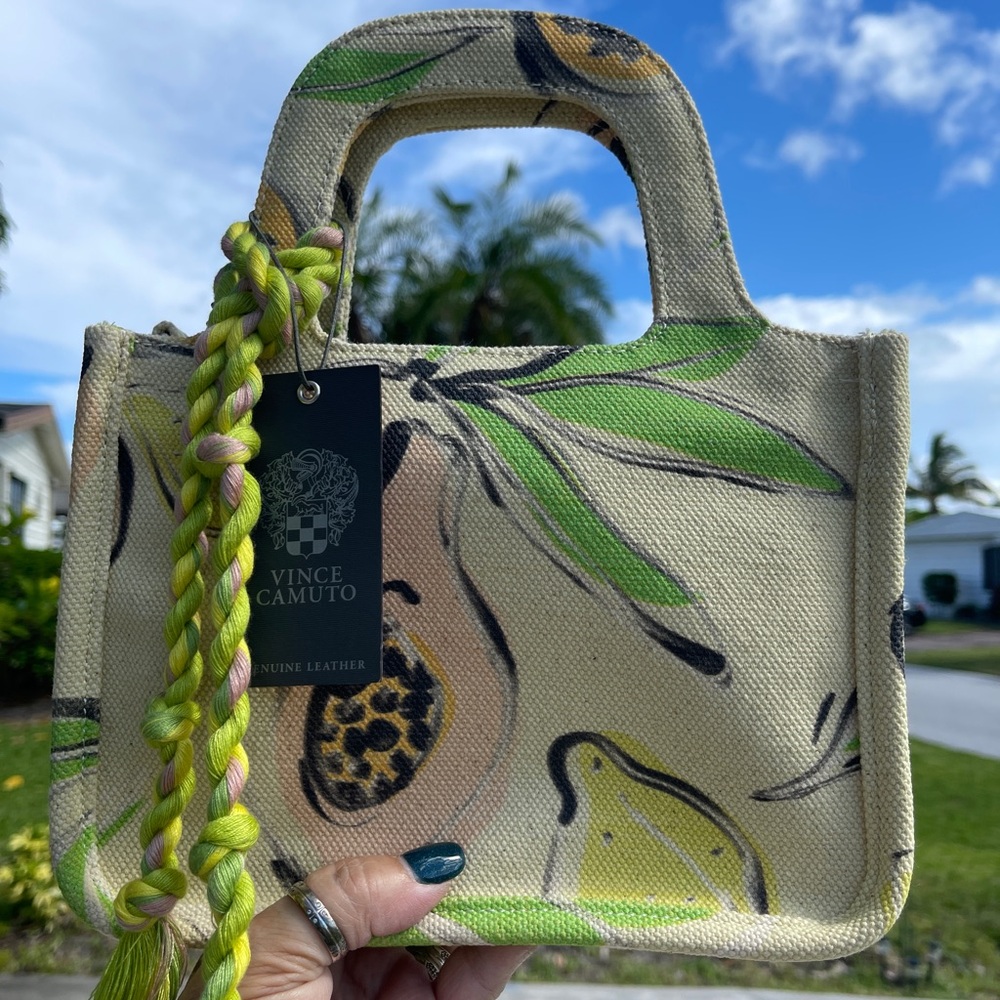 VINCE CAMUTO Printed Small Canvas Tote-Oriel In La Frutta - Picture 4 of 15